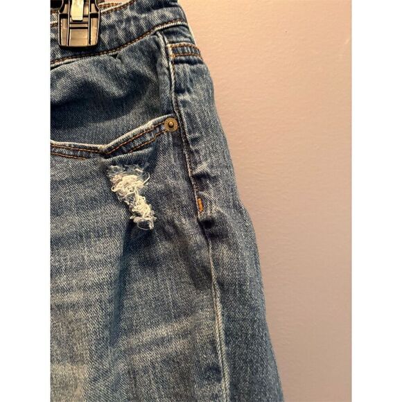Universal Thread Women's Distressed Denim Shorts Blue Size 8 Casual - Picture 3 of 9